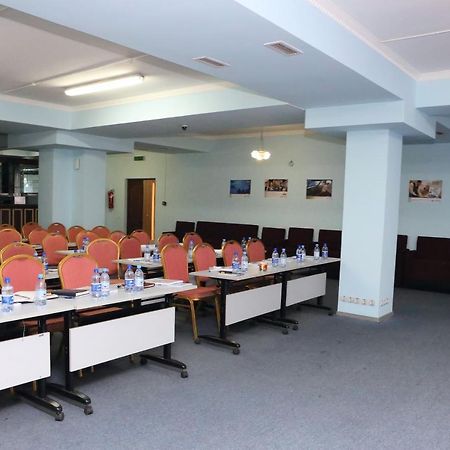 Hotel Экипаж à Almaty Extérieur photo