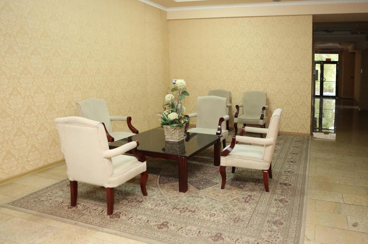 Hotel Экипаж à Almaty Extérieur photo
