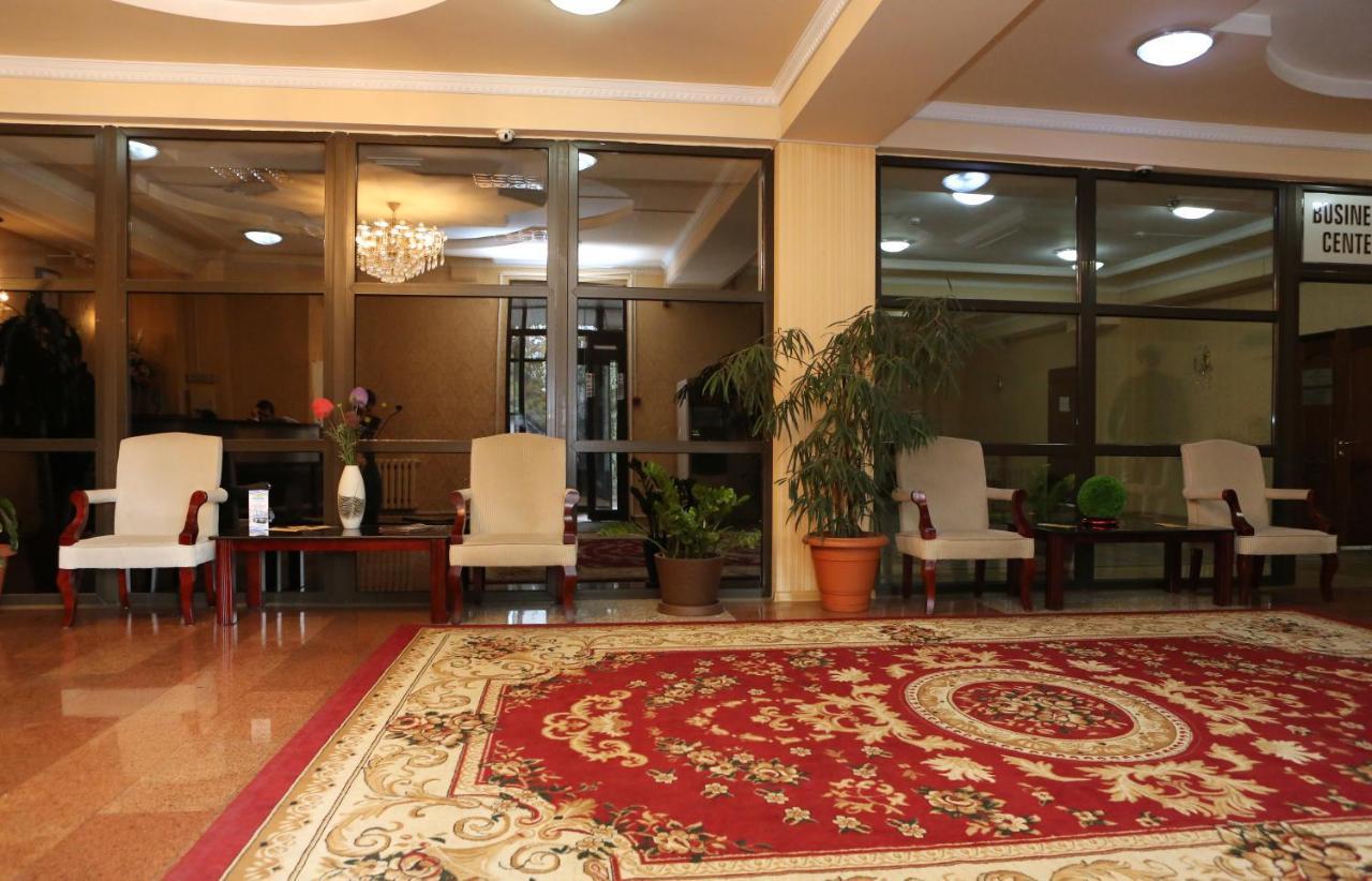 Hotel Экипаж à Almaty Extérieur photo