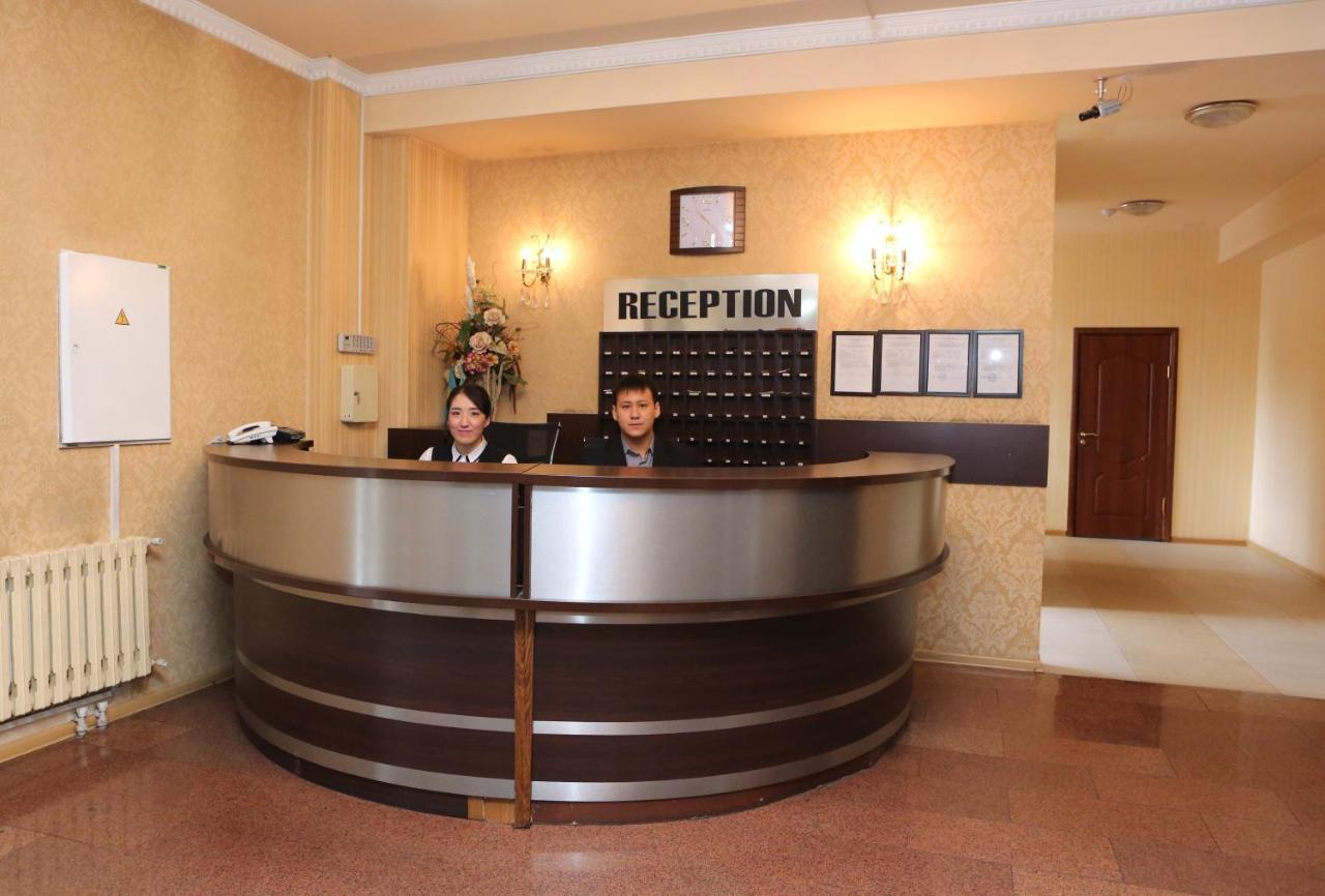Hotel Экипаж à Almaty Extérieur photo