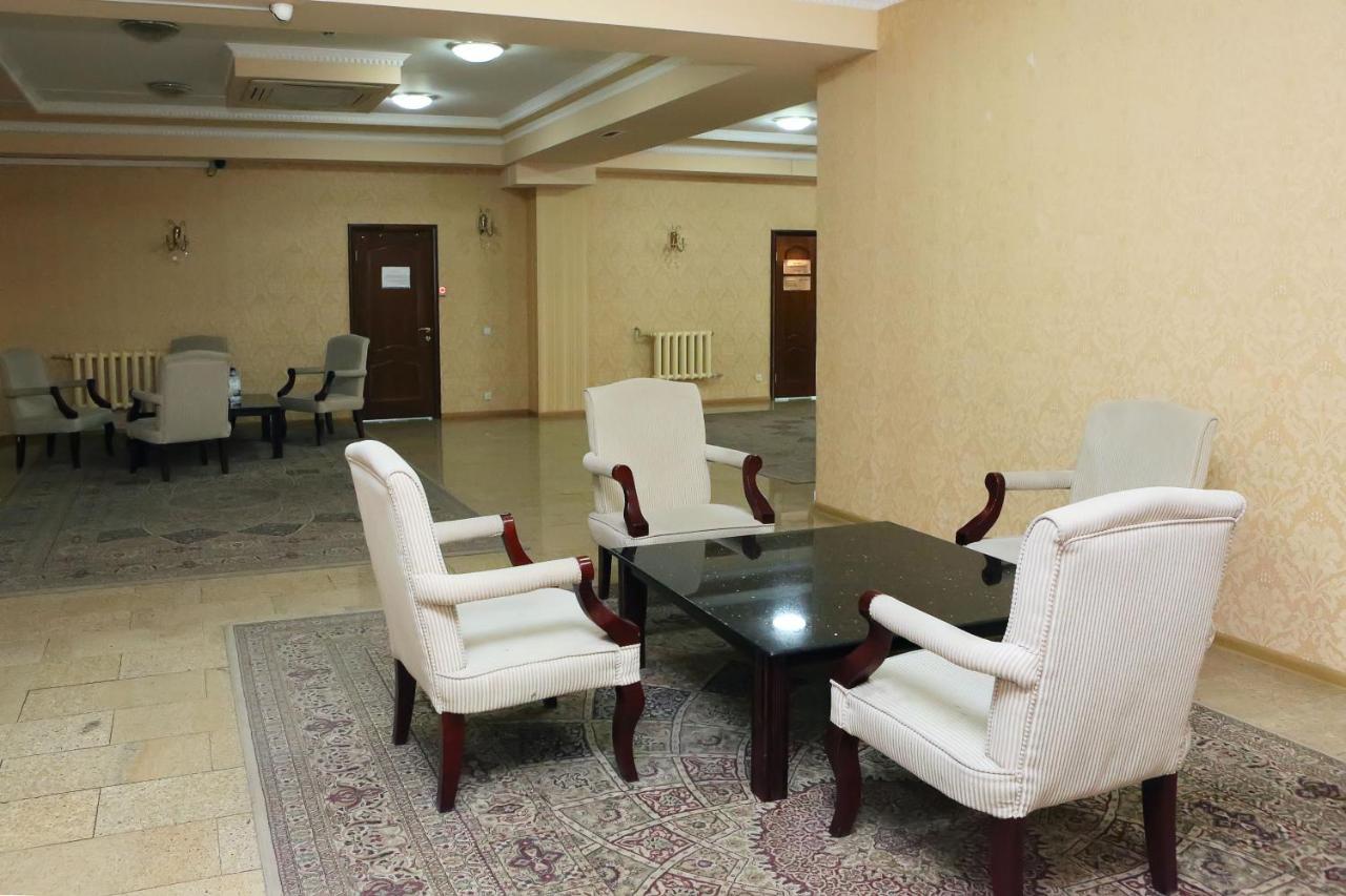 Hotel Экипаж à Almaty Extérieur photo