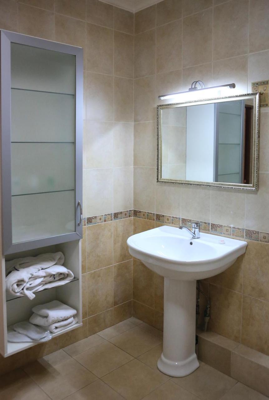 Hotel Экипаж à Almaty Extérieur photo