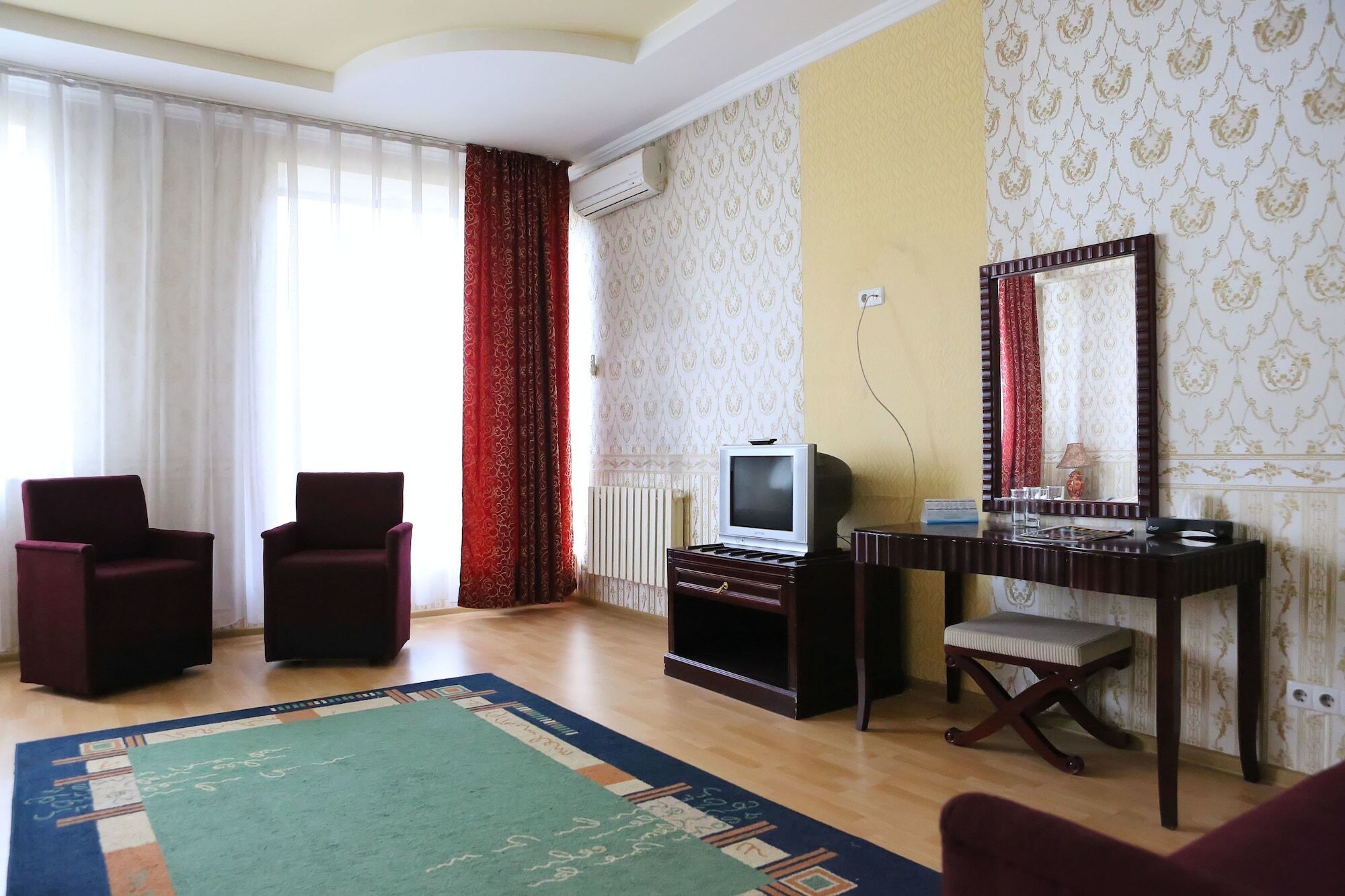 Hotel Экипаж à Almaty Extérieur photo